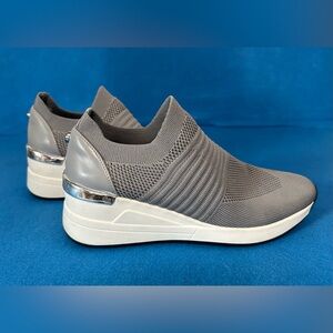 Gray Steve Madden slip-on shoes